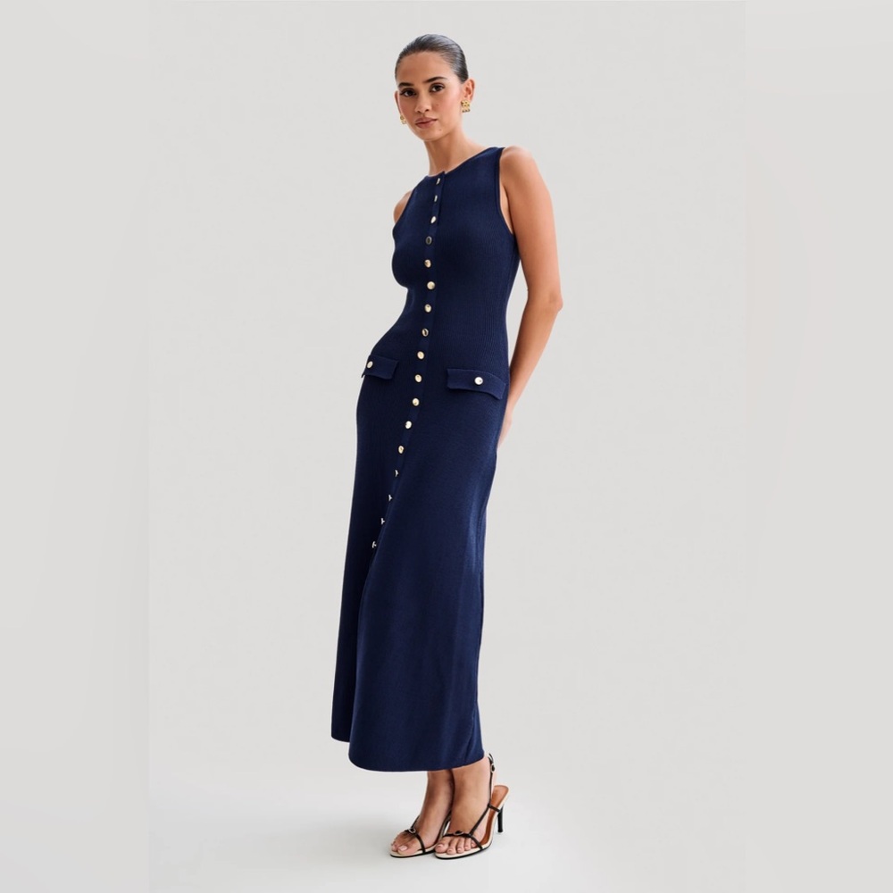 COPY - 💙 RARE! MESHKI “SAWYER”
Sleeveless Buttoned Maxi Dress - Navy
XXS
